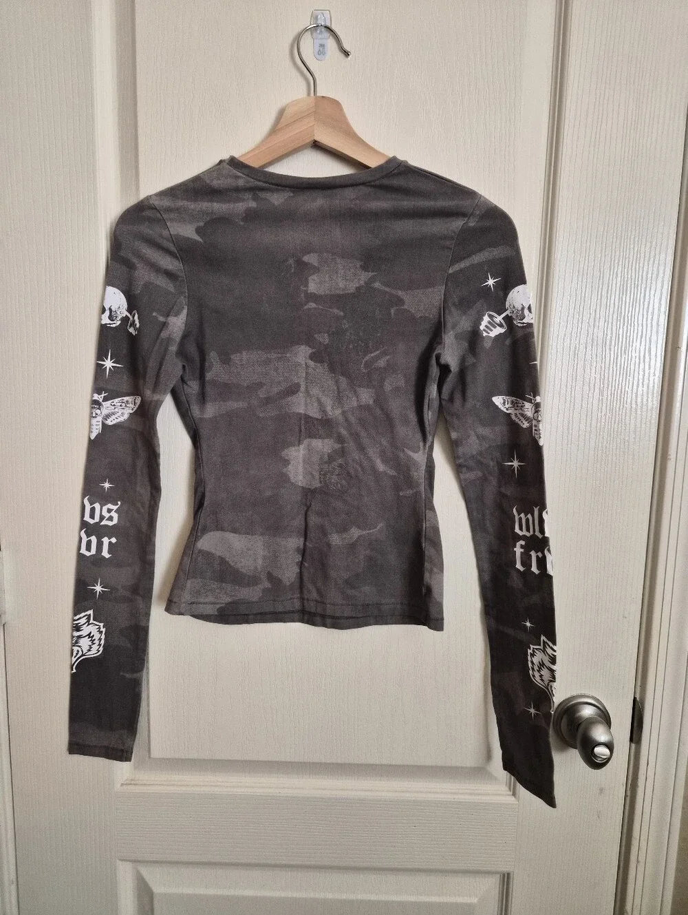 Darc Sport Long Sleeve Cropped Tee in Charcoal Black Camo Size Small